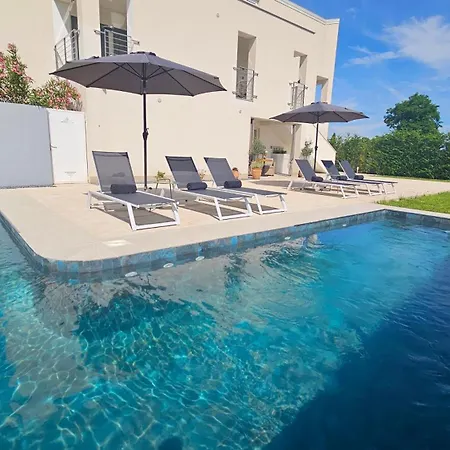 With Pool Casa Bianca Lejlighed