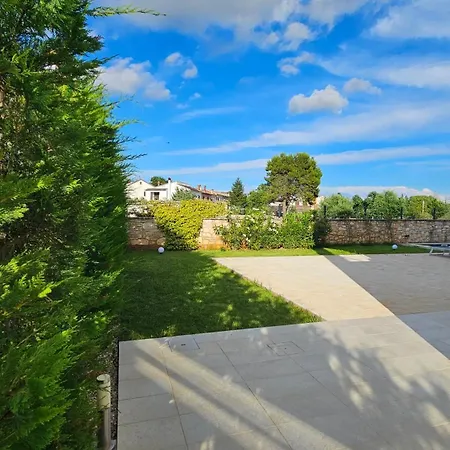 Lejlighed With Pool Casa Bianca