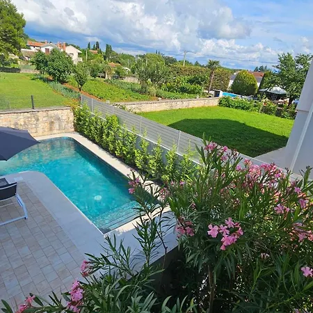 With Pool Casa Bianca Apartment Matohanci