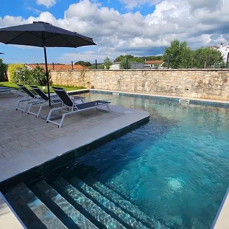 With Pool Casa Bianca Lejlighed