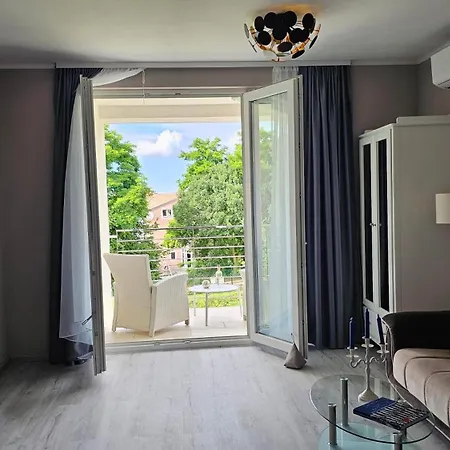 Lejlighed With Pool Casa Bianca *