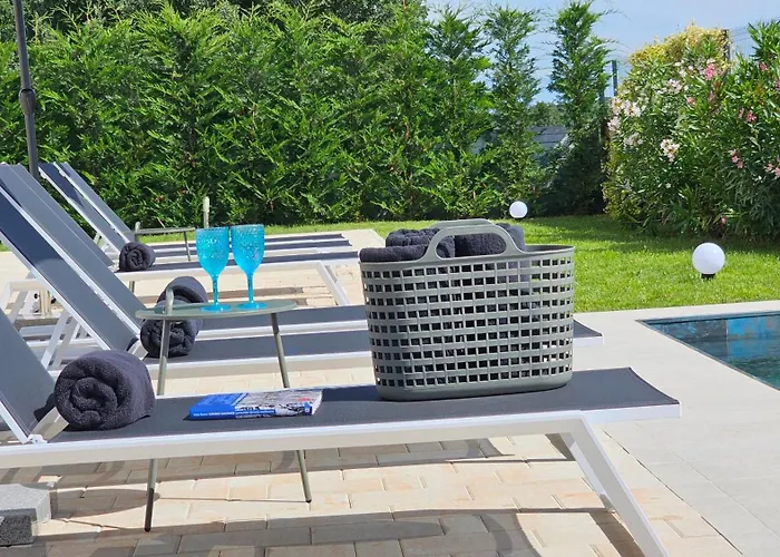 Apartman With Pool Casa Bianca Matohanci