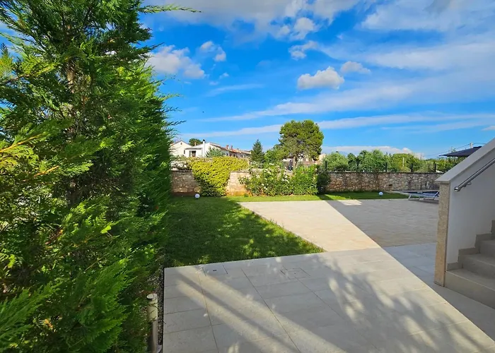 Apartman With Pool Casa Bianca