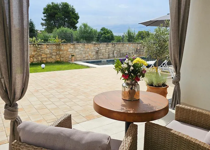 Apartman With Pool Casa Bianca