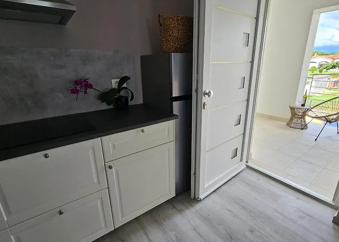 Apartman With Pool Casa Bianca *