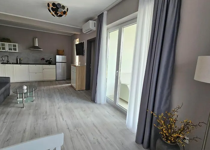 With Pool Casa Bianca Apartman Matohanci