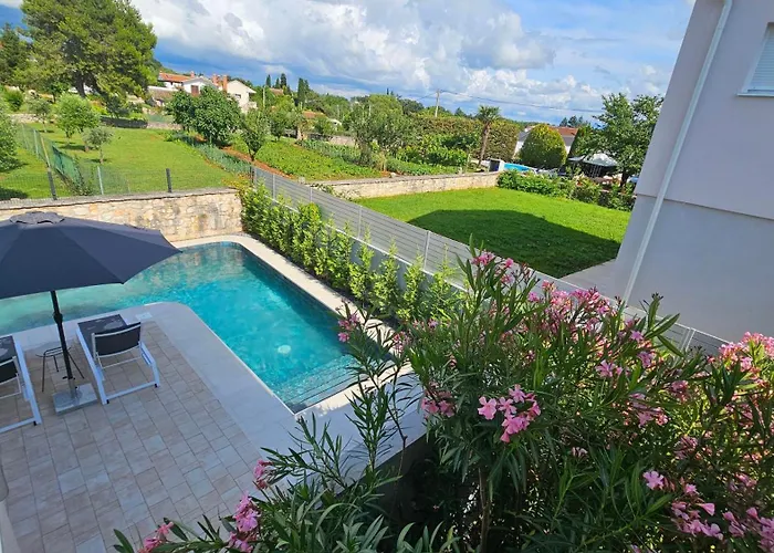 With Pool Casa Bianca アパート Matohanci