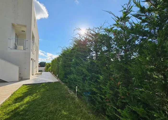 Apartman With Pool Casa Bianca