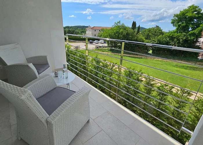 Apartman With Pool Casa Bianca