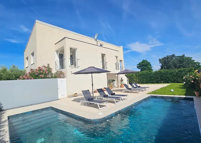 With Pool Casa Bianca Apartman Matohanci