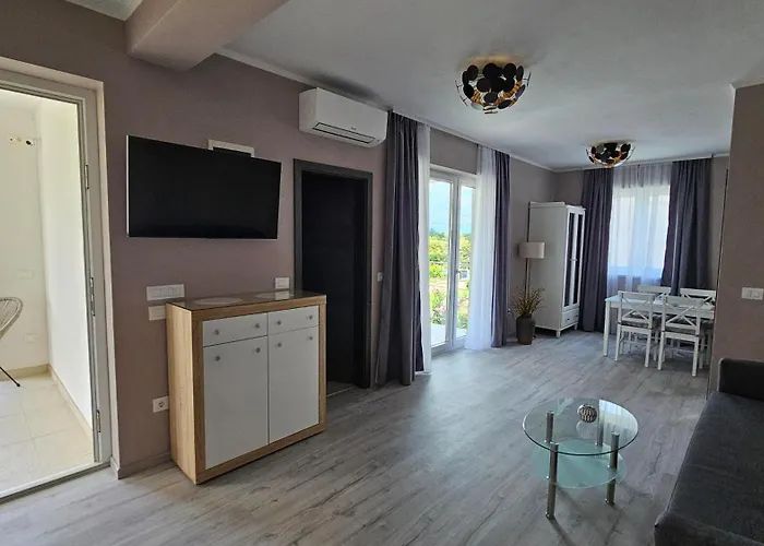 Apartman With Pool Casa Bianca Matohanci